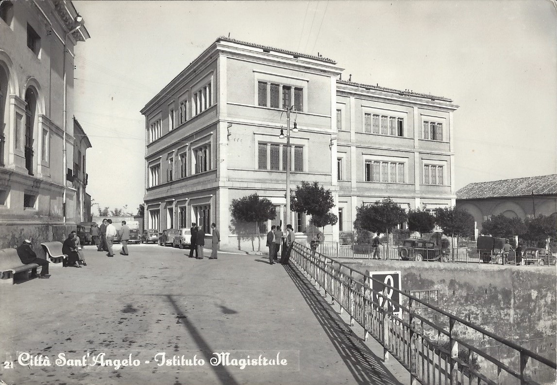 0044 CITTASANTANGELO ISTITUTO MAGISTRALE 1966_06_16 FRONTE